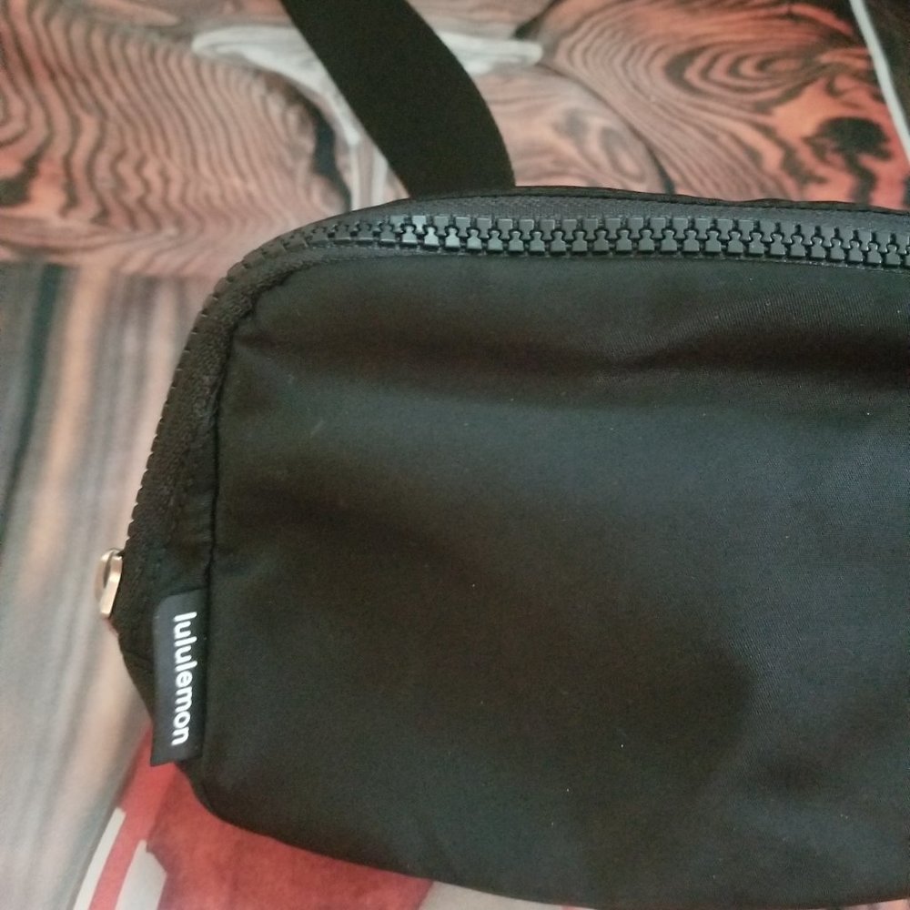Lululemon Everywhere Belt Bag Waist Fanny pack Color Black Unisex - Picture 5 of 6